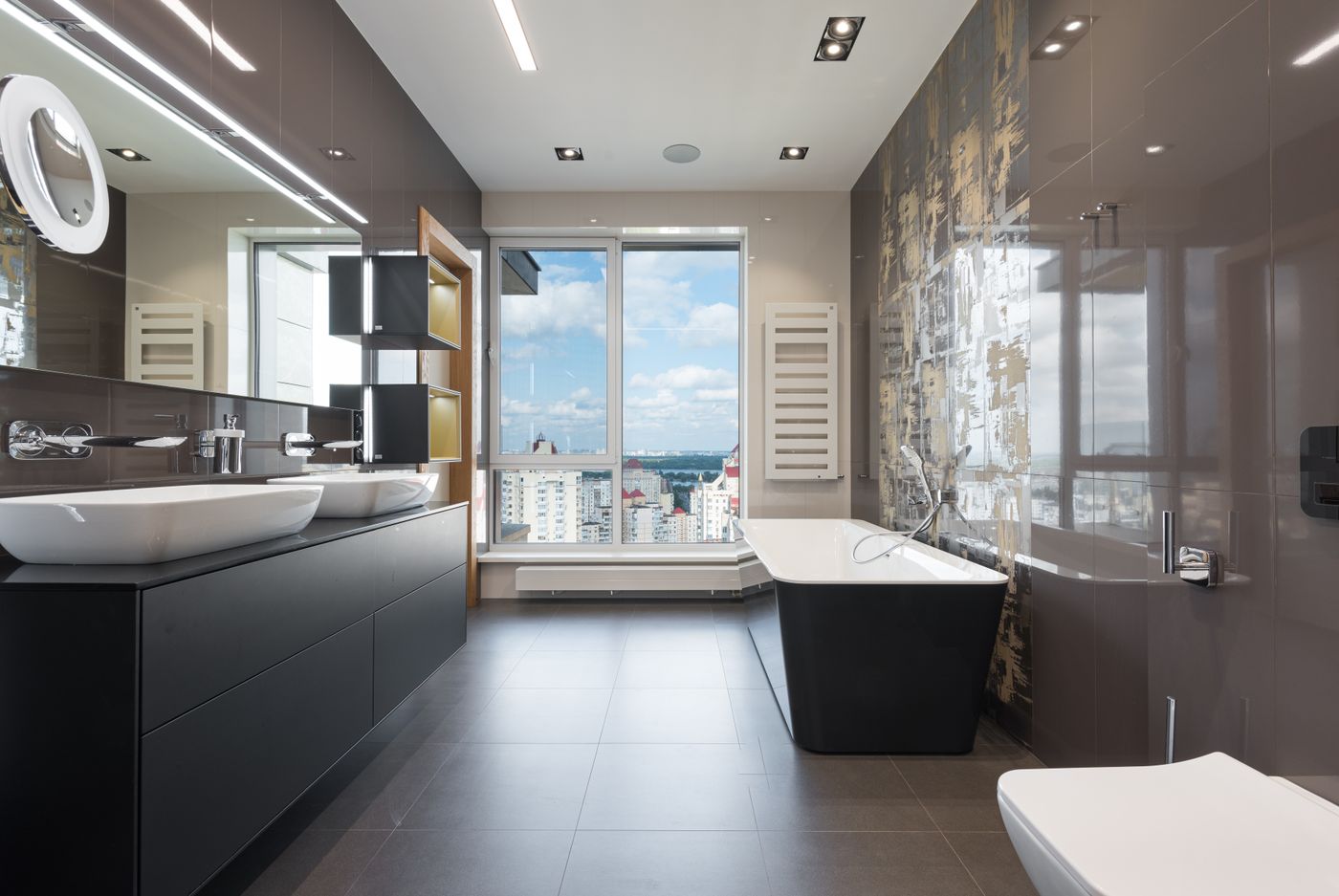 Badkamer met grootformaat wandtegels